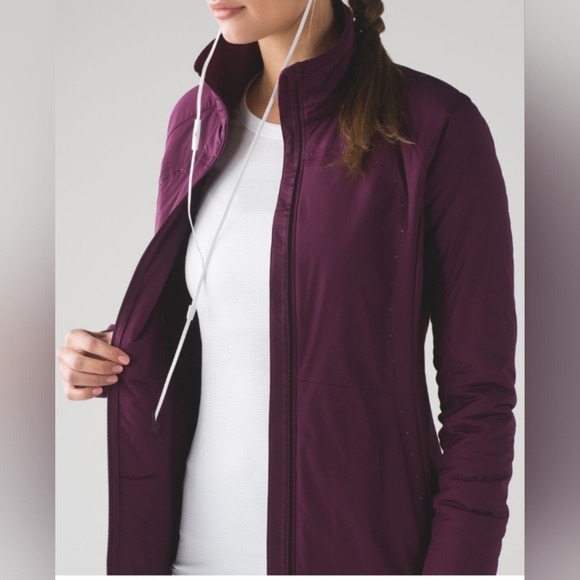 Lululemon Run For Cold Jacket Primaloft Reflective Plum Size 6 Pre-owned - Picture 2 of 13